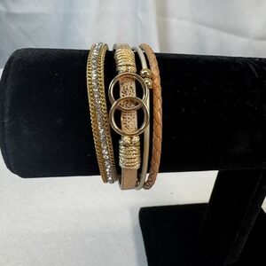 Fesciory Boho Leopard Wrap Bracelet for Women – Multi-Layer Pearl Crystal Bangle